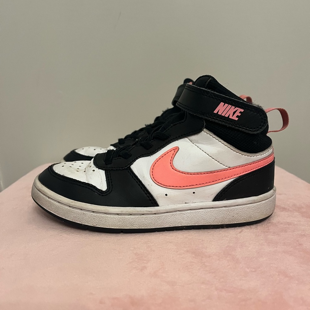 KIDS' NIKE BIG KID COURT BOROUGH MID 2 SNEAKERS